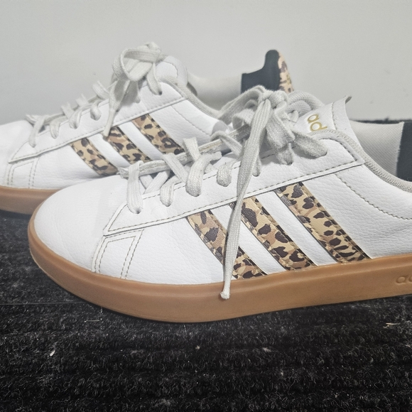 Ladies Adidas Grand Court with Cheetah stripes - Picture 2 of 6